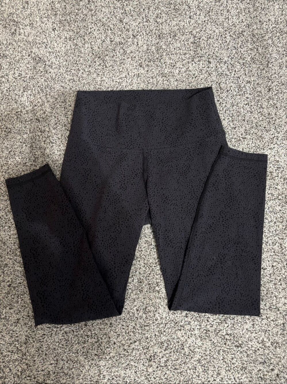 ❤️Old Navy Active Balance Go-Dry Animal Print Leggings